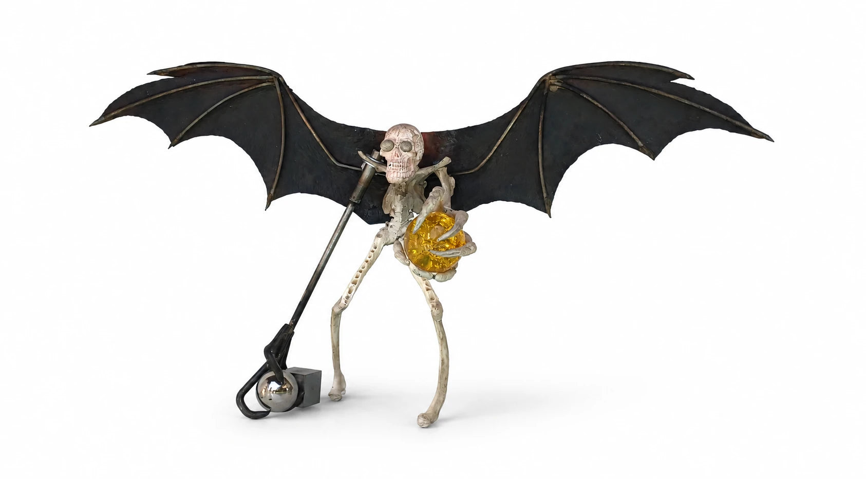 Sculpture fantastique en métal et os – “Le Gardien Ailé”