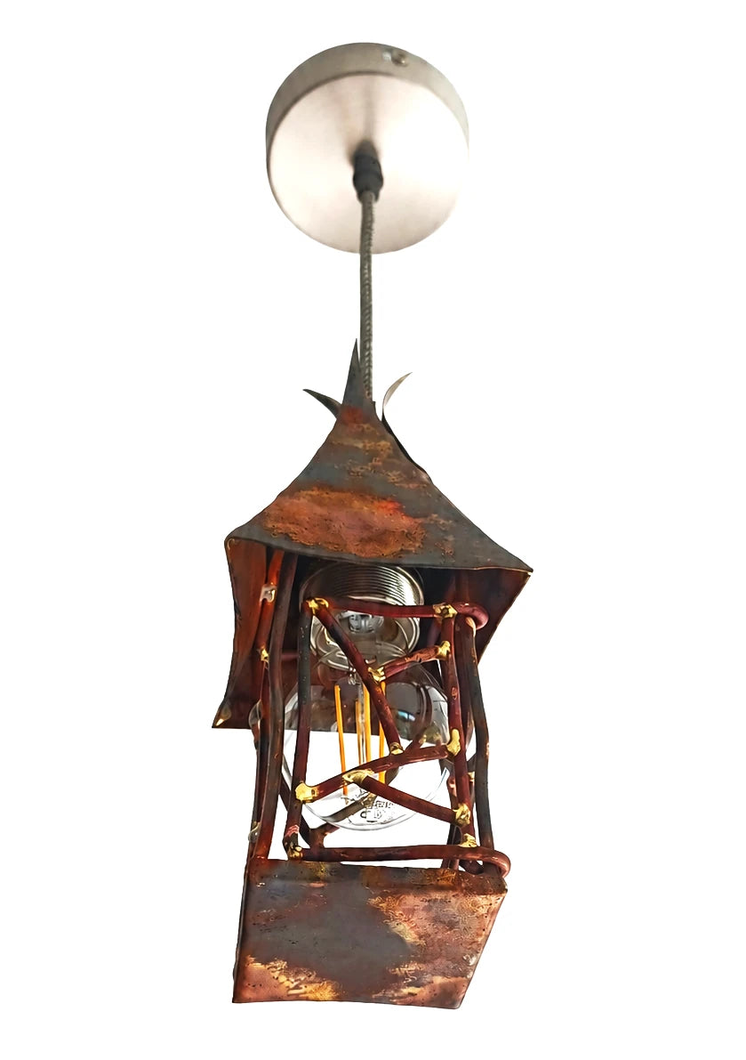 Lampe artisanale en métal patiné — pièce unique