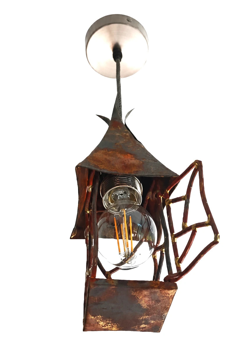 Lampe artisanale en métal patiné — pièce unique